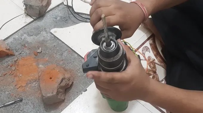 How to Remove Bit From Hammer Drill