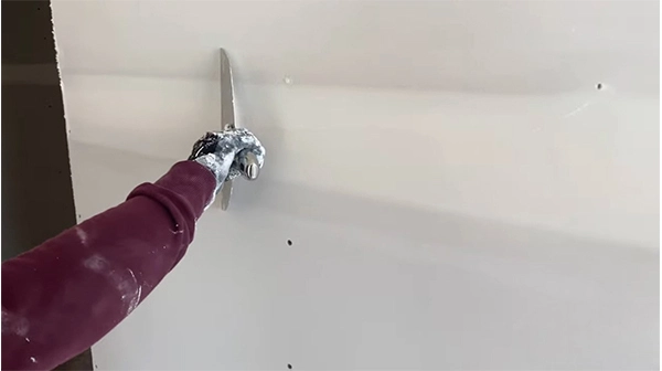 How to Keep Drywall Mud Knives From Rusting