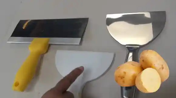 use a potato as an anti-rust cleaner