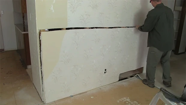 Advantages and Disadvantages of Installing New Drywall by Replacing an Old Drywall