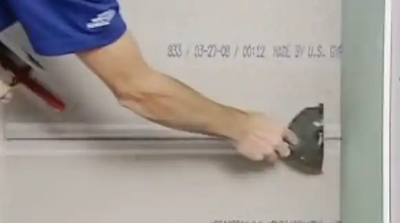 Minimally Applying Mud Over A Tape drywall compound
