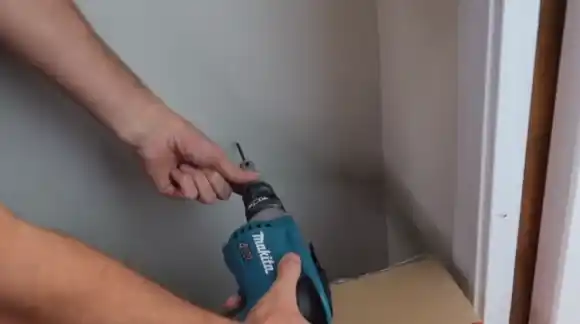 Cordless screw guns