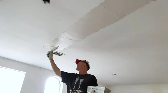 In Order to Fill Plaster Cracks, Which Filler Is Recommended