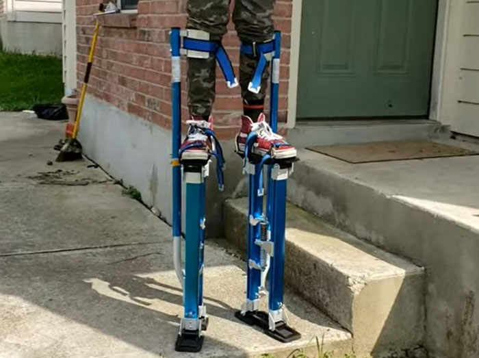 Adjusting height on drywall stilts