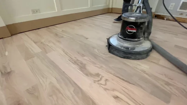 Vibrating sander for wood floor