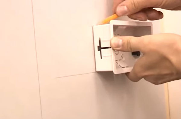 Cutting drywall with utility knife
