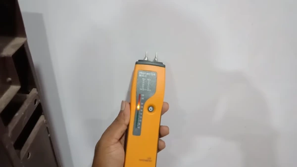 Pin moisture meters