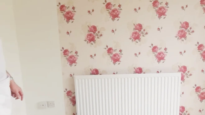 How Can You Wallpaper Over Plasterboard with Ease