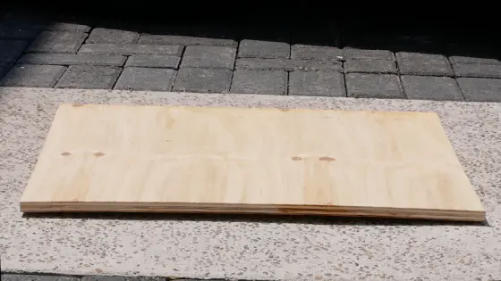 What type of plywood does not warp